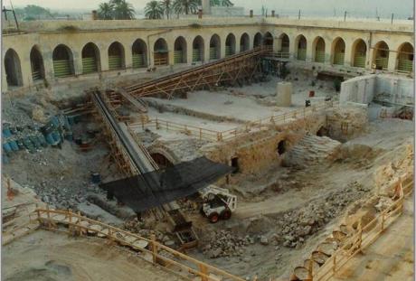 חצר המצודה הצלבנית, במהלך החפירה